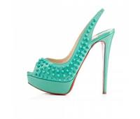 بانوی پنجه باز با میخچه و قلاب‌